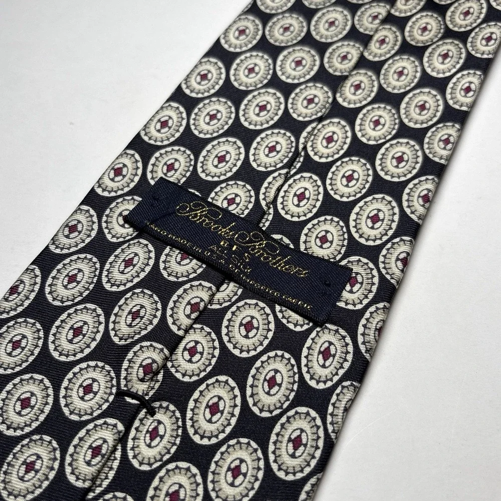 Brooks Brothers Foulard Silk Necktie Black White Medallion Western Pattern Tie